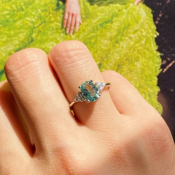 Exquisite Zultanite Lab-Grown Gemstone Ring - Light Mint - Picture 2 of 4